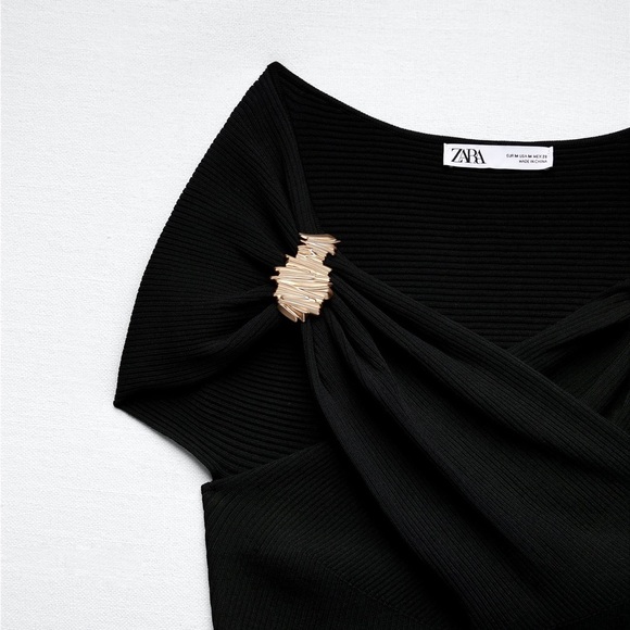 NWT Zara Black Knit Golden Brooch Top. Size L. - Picture 5 of 10